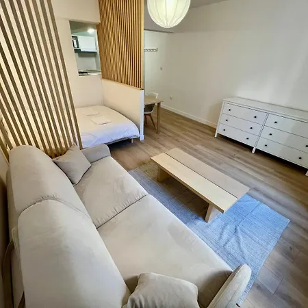 Large Bright Poitiers