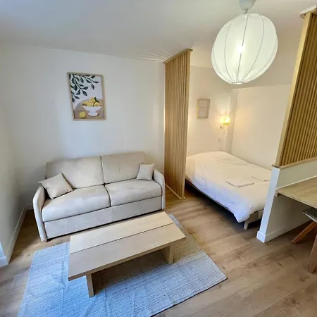 Large Bright * Poitiers