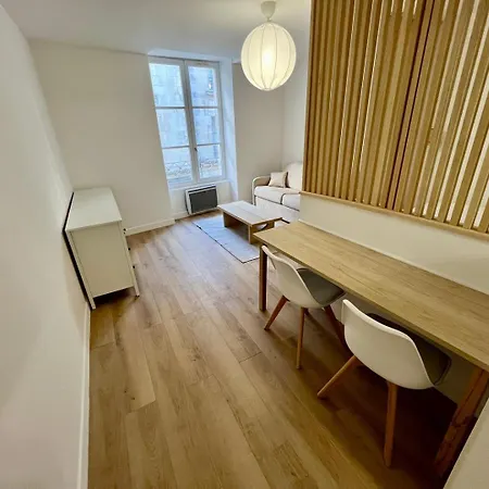 Large Bright Poitiers