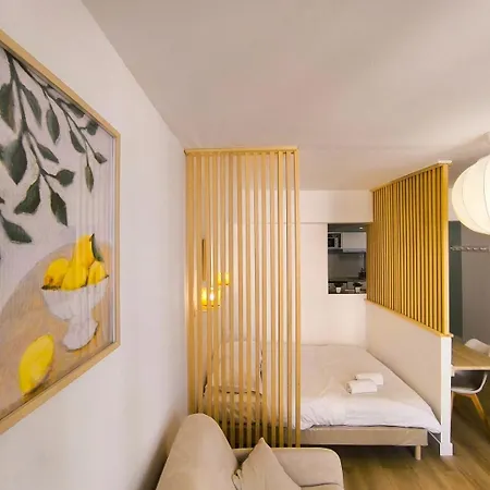 Large Bright Apartamento