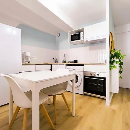 Large Bright * Poitiers