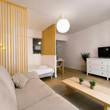 Large Bright Poitiers
