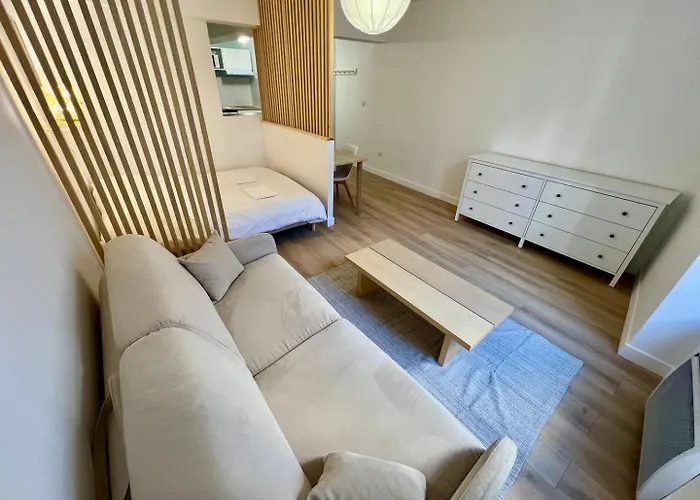 Large Bright Poitiers