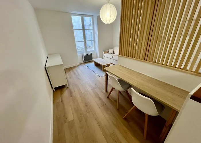 Large Bright Poitiers