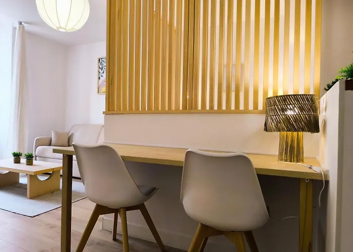 Large Bright * Poitiers