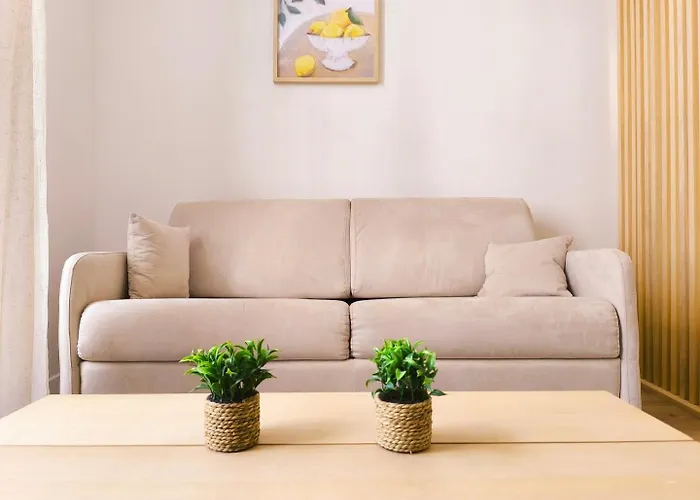 Large Bright * Poitiers